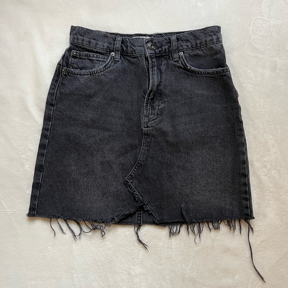 Free People Mini Jean Skirt We The Free Raw Hem Solid Black Denim Size 24 - Picture 5 of 9